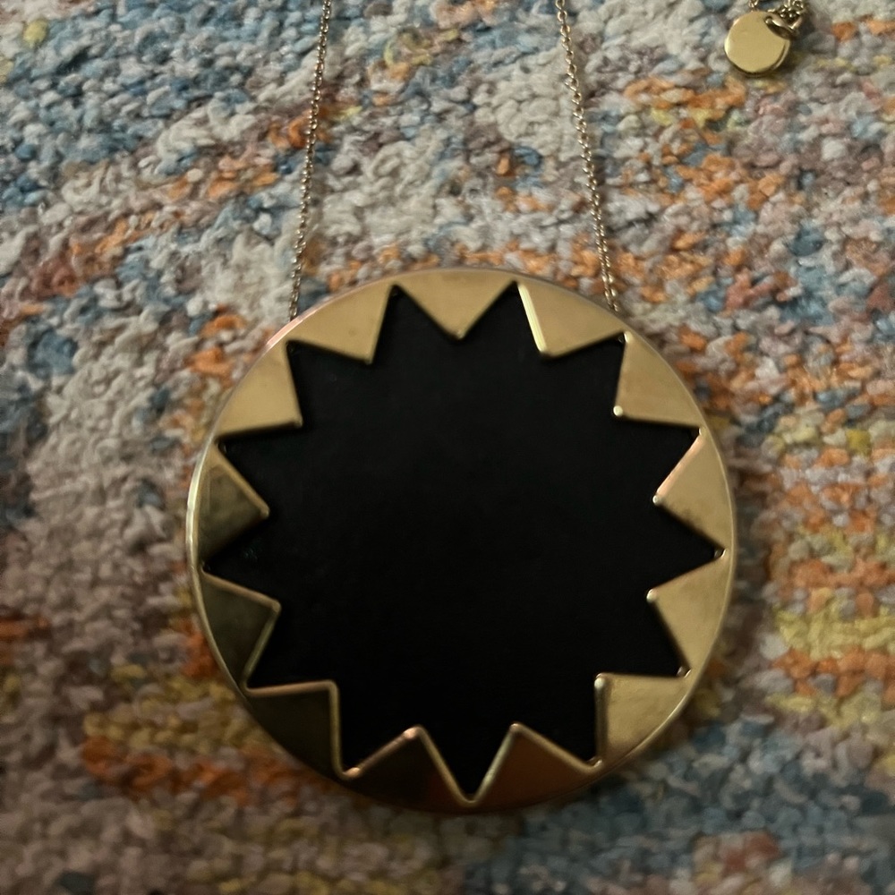 House of Harlow 1960 Large Starburst Leather and Gold Pendant Necklace - Picture 3 of 4